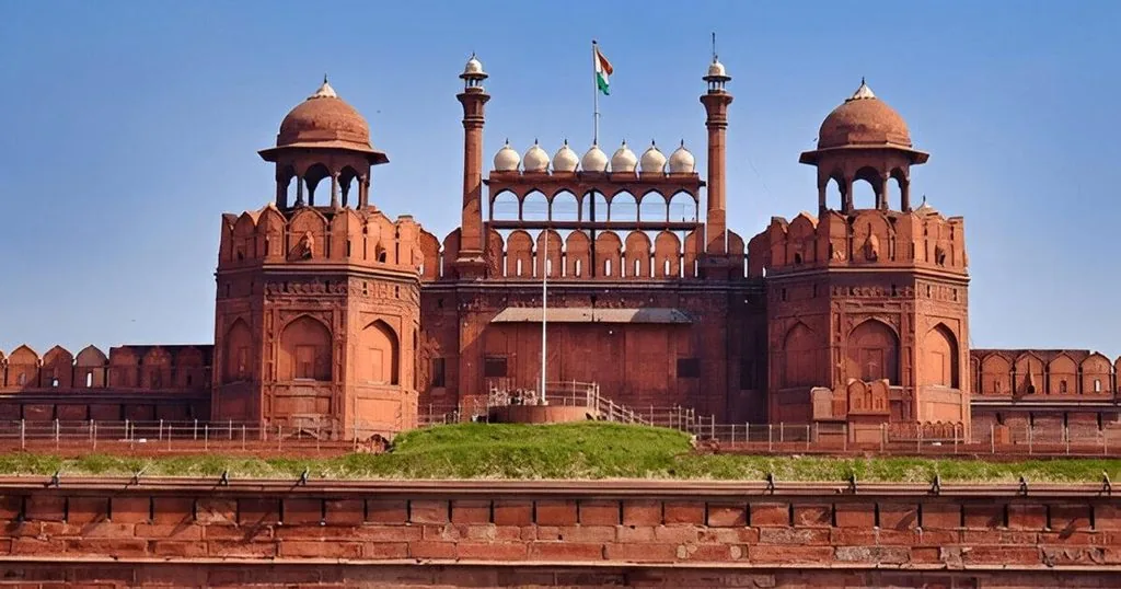 दिल्ली के प्रतिष्ठित लाल किला का स्किप-द-लाइन गाइडेड टूर